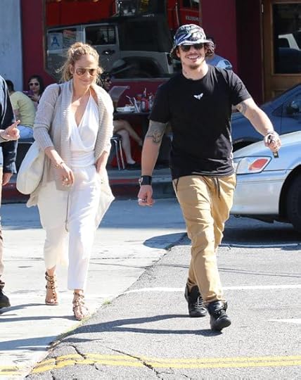Jennifer Lopez To Marry Casper Smart? Star Plans Secret, Fourth 