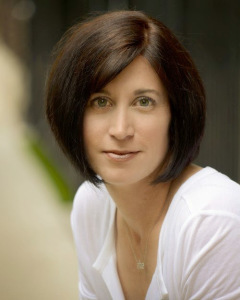 b3ee0-lindsay2bauthor2bphoto
