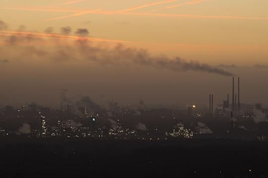 Pollution industrial plant by schissbuchse. Public domain via Pixabay.