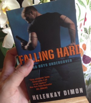 Läser två böcker just nu. Denna, som jag fick av Bergfeldt. 