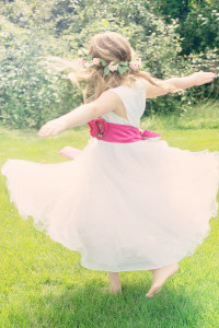dancing-girl-556772_1280