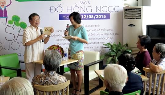 Nhà vn × HÓng NgÍc v«n r¥t ho¡t bát ß tuÕi 75 khi giao l°u vÛi b¡n Íc. ¢nh: L.iÁn