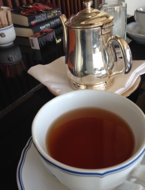 Vi sågs i Cadierbaren, jag drack rött te.