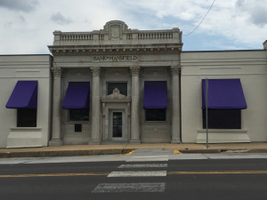 This is the bank in Mansfield where Laura and Almanzo secured a loan to buy the farm. We ate lunch at a Mexican restaurant across the street, which was the only restaurant in the tiny town square.