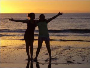 Silhouettes_on_Beach_II_by_fantasy_friend