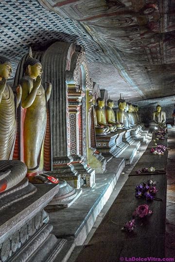 line of buddhas