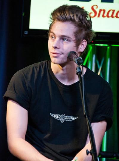 5 Seconds Of Summer Luke Hemmings 'Obsessed' With Selena Gomez