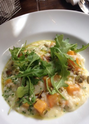 Lunch på Nosh and Chow med författarkompis. Jag åt vegetarisk risotto. 