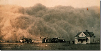 A dust storm envelops houses in Stratford, Texas, 1935. These massive storms, called ‘black blizzards’ or ‘black rollers,’ could reduce visibly to just a few feet.