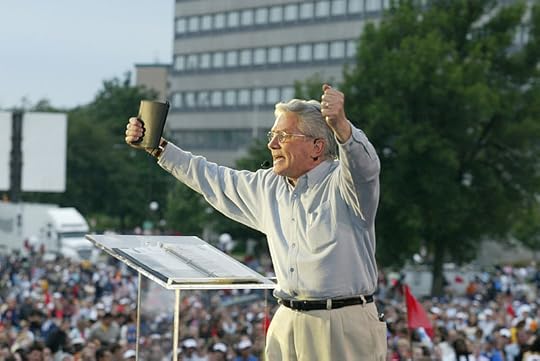 File:Luis Palau predicando.JPG