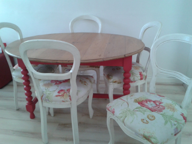 pink leg table 1