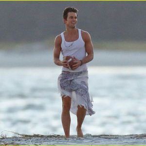 He can rock a sarong, that Matt Bomer.