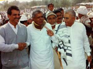 Dalubhai Desai inbetween the mass of people came to celebrate his lefetime achievement function.