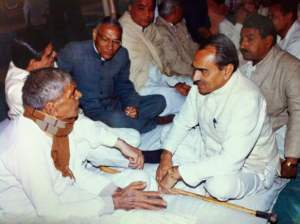 Dalubhai Desai with all his prepared politicians