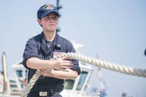 U.S. Navy Petty Officer 3rd Class Abby Thomas heaves a mooring line as the guided-missile destroyer USS Fitzgerald arrives at Commander Fleet Activities Yokosuka in Yokosuka, Japan, Aug. 3, 2015. 