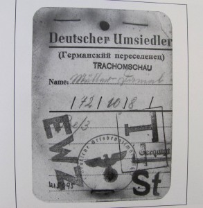 Identification card for those being resettled (Source: Hoffnungstal: Bilder einer deutschen Siedlung in Bessarabien)