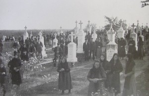 The farewell service in the Hoffnungstal cemetery (Source: Hoffnungstal: Bilder einer deutschen Siedlung in Bessarabien)