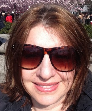 Stannade och njöt av solen och folket.