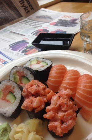 Och sen åt jag sushi. Nu: jobba lite.