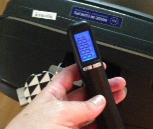 Bagagevåg. Den ska följa med till Romancemässan - ska ju köpa mycket böcker med mig hem, måste hålla koll på vikten.