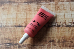 How to Apply a Lip Tar Trollop