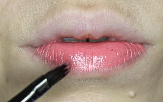 How to Apply a Lip Tar Lower Lip