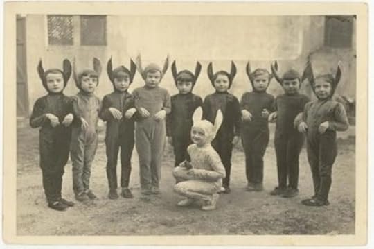 photo vintage-halloween-costume-photo-3_zpscdvq8er9.jpg