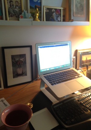 Den vackra temuggen är gjord av Kerstin Tillberg och present från en very fin person.