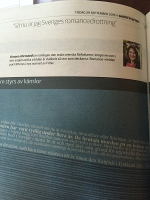 En liten plupp i DN - saxat ur Filter. (Visst är det fotot fint? Det är taget förra året för Expressen. I Aftonbladets bildbank har de en FÖRFÄRLIG bild på mig, jag ser ut som en proppmätt och blank hamster)