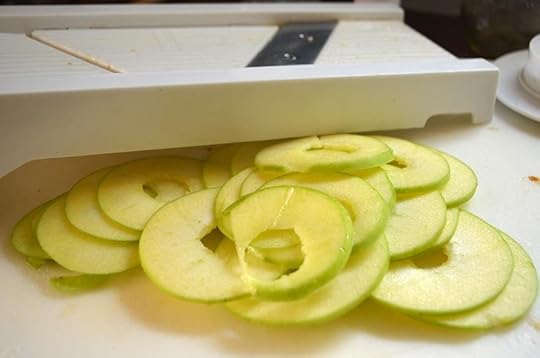 apple-chips-thinly-sliced