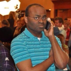 The_Real_Story_Behind_Black_Guy_On_The_Phone_Meme-500x500