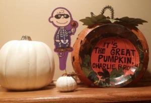 decorations on my mantel - it's all about THEME
