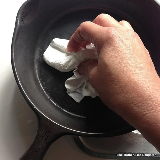 cleaning cast iron the Auntie Leila way-002