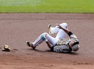 PITTSBURGH, PA - SEPTEMBER 17: Jung Ho Kang #27 of the Pittsburgh Pirates is injured in the first inning during the game at PNC Park on September 17, 2015 in Pittsburgh, Pennsylvania. (Photo by Justin K. Aller/Getty Images)