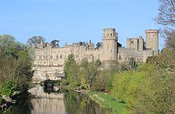 250px-Warwickcastle_Westside (1)