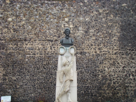 Memorial to Edith Cavell outside Norwich Cathedral