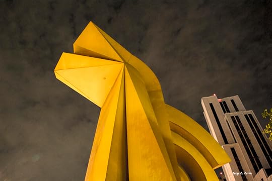 Photograph Caballlito Refrorma noche by Jorge Contreras C. on 500px