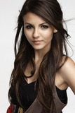 photo Victoria-Justice-Hairs-knot_zps48vub0iz.jpg