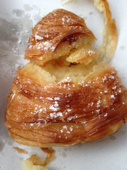 Sfogliatella in Naples - post on www.annmah.net
