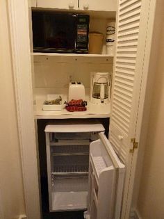  photo Mini closet kitchen_zpskbr53sp2.jpg