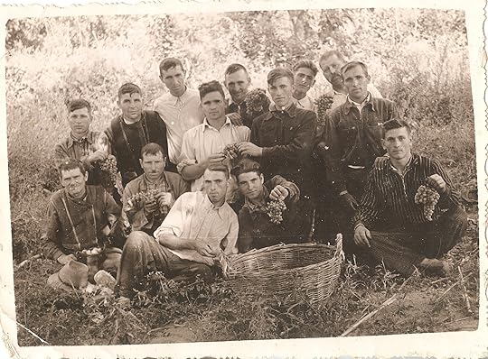 Sectanții, fotografie din colecția documentară a scriitorului Vasile Ernu