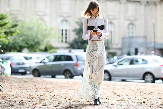 SS16-PAR-DAY7-103-anya-ziourova-man-repeller-jw-anderson-bra-top
