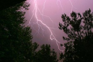 Thunderstorms-thunderstorm-24879226-640-426