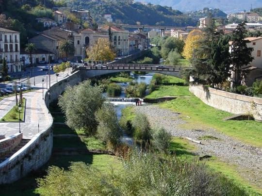 Alaric’s treasure is believed to be buried with his body somewhere near the confluence of two rivers in Cosenza, Italy. The River Crathis in Cosenza