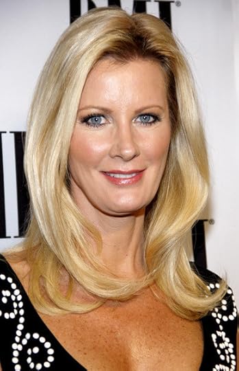 Food Network Star Sandra Lee Rushed To Hospital