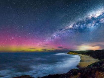 Aurora australis from Bells Beach, Victoria. Photograph by Pete James Photography.