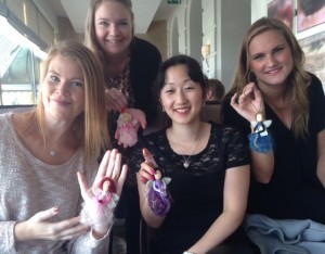 Lina, Johanna, Sofia och Helene med en varsin DenisÄngel som jag beställt åt dem.