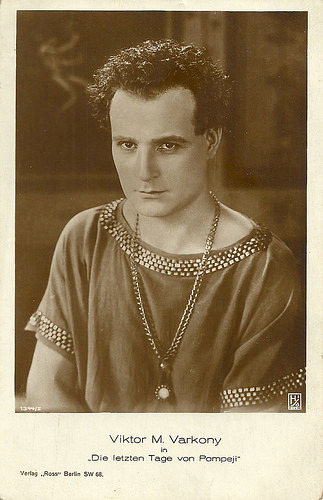 Victor Varconi as Glaucus in Gli ultimi giorni di Pompei (1926)