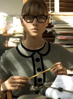 sexy woman in glasses: 