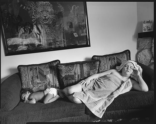 Mary Ellen Mark, Rayshon and Erin on the couch, Seattle, 1999